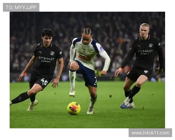 哈维·西蒙斯展现实力，球队在新赛季中持续提升竞争力