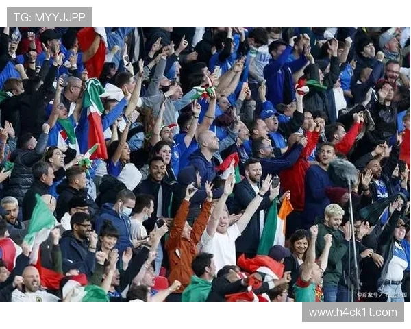 奥斯梅恩与那不勒斯球迷互动 奥斯梅恩与那不勒斯球迷互动